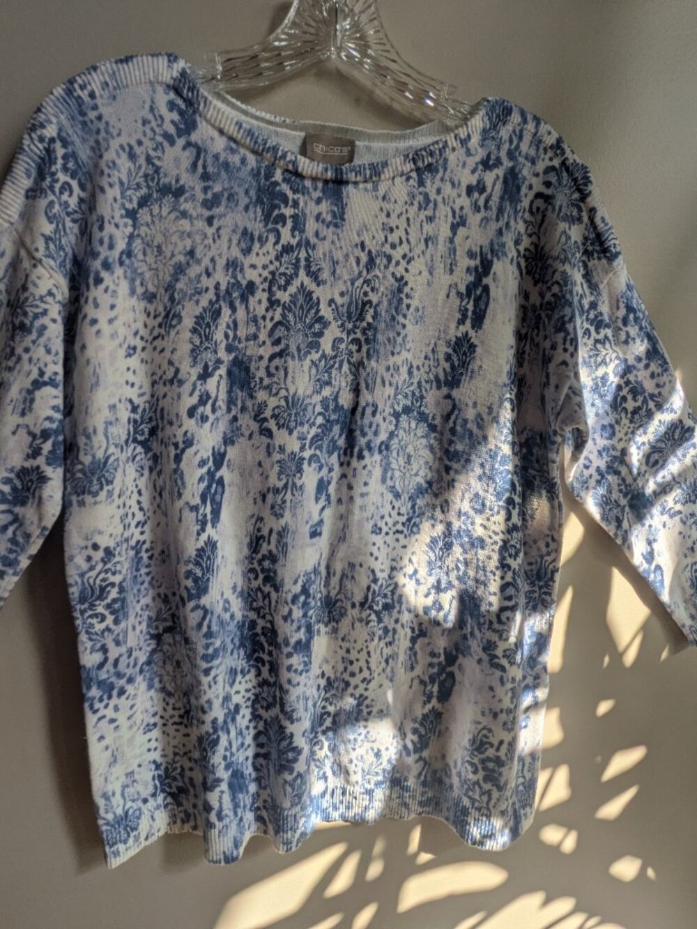 Chicos size 1 long sleeve blue white paisley sweater #769